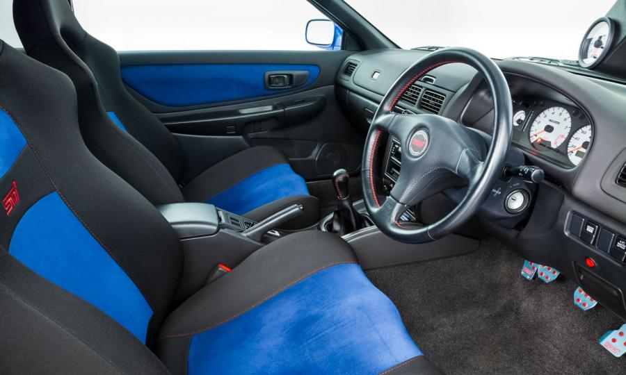 Интерьер Subaru Impreza 22B STi (196 of 400) 1998 года  (UK) (фото 21 из 32)